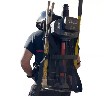 Estructura de porteo EFFRAK Full Black resistente y ergonómica