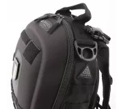 Mochila MATT Full Black ligera, coqué y compacta