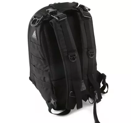 Mochila MATT Full Black ligera, coqué y compacta