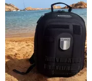 Mochila MATT Full Black ligera, coqué y compacta